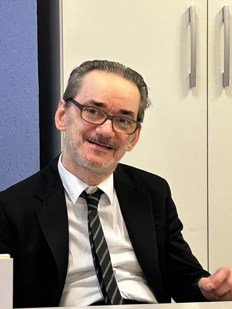 Maurizio durante la presentazione di Specchio presso la Banca del Tempo Pigneto di Roma